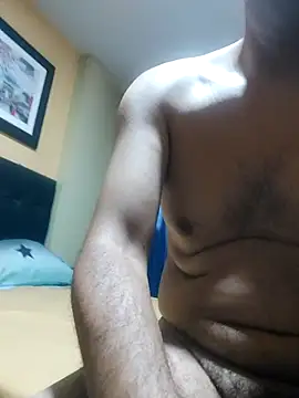 Snapshot of carozi chatting on 03.22.25 carozi online show from 03.22.25