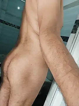 Snapshot of carozi chatting on 10.18.25 carozi online show from 10.18.25