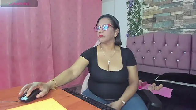 Snapshot of elizabeth_mature23 chatting on 12.22.24 elizabeth mature23 online show from 12.22.24