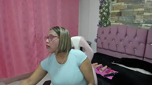 Snapshot of elizabeth_mature23 chatting on 01.07.25 elizabeth mature23 online show from 01.07.25