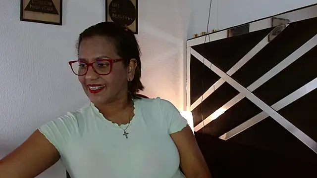 Snapshot of elizabeth_mature23 chatting on 09.09.25 elizabeth mature23 online show from 09.09.25