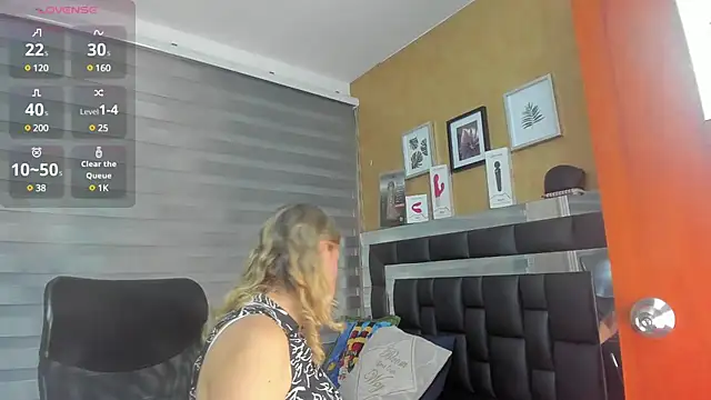 Snapshot of charlotte__G chatting on 01.20.25 charlotte G online show from 01.20.25