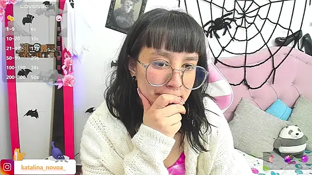 Katalina novoa online show from 10.16.25