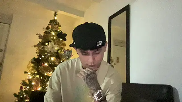 Snapshot of bob_petterson chatting on 12.19.24 bob petterson online show from 12.19.24