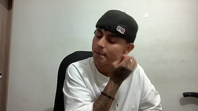 Snapshot of bob_petterson chatting on 01.11.25 bob petterson online show from 01.11.25