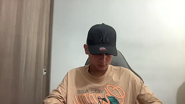 Snapshot of bob_petterson chatting on 02.15.25 bob petterson online show from 02.15.25