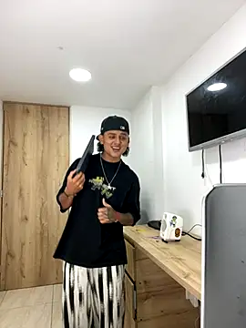 Snapshot of bob_petterson chatting on 10.11.25 bob petterson online show from 10.11.25