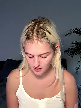 Snapshot of Allylove03 chatting on 12.08.24 Allylove03 online show from 12.08.24