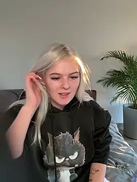 Snapshot of Allylove03 chatting on 01.02.25 Allylove03 online show from 01.02.25