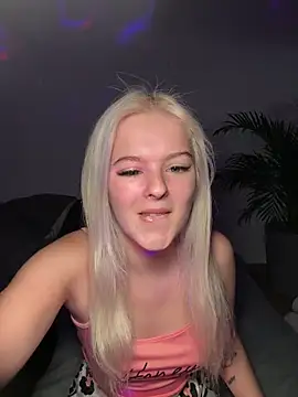 Snapshot of Allylove03 chatting on 01.05.25 Allylove03 online show from 01.05.25