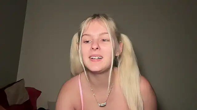 Snapshot of Allylove03 chatting on 02.17.25 Allylove03 online show from 02.17.25