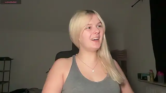 Snapshot of Allylove03 chatting on 09.22.25 Allylove03 online show from 09.22.25