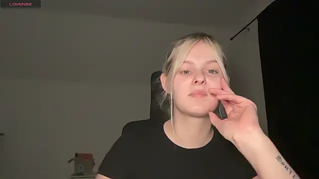 Snapshot of Allylove03 chatting on 09.24.25 Allylove03 online show from 09.24.25