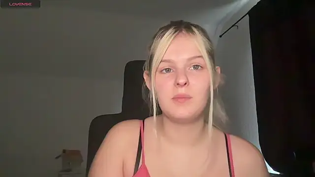 Snapshot of Allylove03 chatting on 09.28.25 Allylove03 online show from 09.28.25