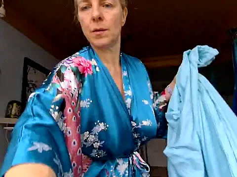 Snapshot of FrauleinSchmitt chatting on 11.10.25 FrauleinSchmitt online show from 11.10.25