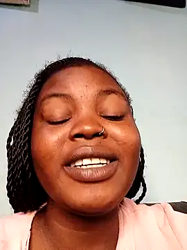 Snapshot of freaky_belle chatting on 09.16.25 freaky belle online show from 09.16.25