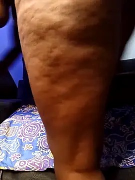 Snapshot of freaky_belle chatting on 09.25.25 freaky belle online show from 09.25.25