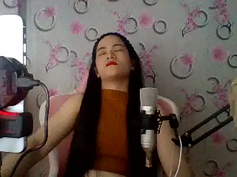 Snapshot of Nana-68 chatting on 02.03.25 Nana-68 online show from 02.03.25