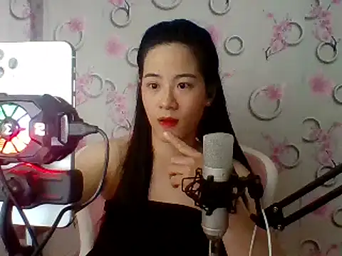 Snapshot of Nana-68 chatting on 02.06.25 Nana-68 online show from 02.06.25