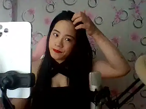 Snapshot of Nana-68 chatting on 02.07.25 Nana-68 online show from 02.07.25