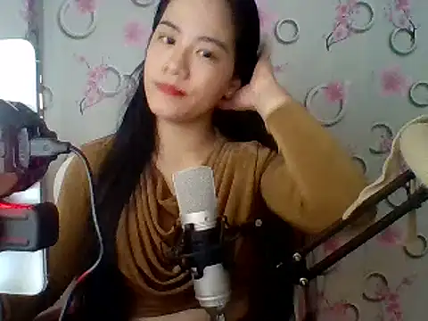 Snapshot of Nana-68 chatting on 02.10.25 Nana-68 online show from 02.10.25