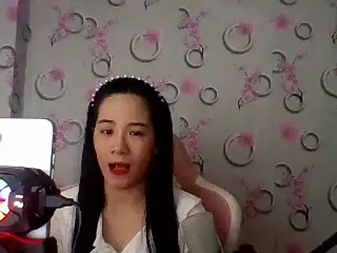 Snapshot of Nana-68 chatting on 02.16.25 Nana-68 online show from 02.16.25