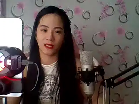 Snapshot of Nana-68 chatting on 02.18.25 Nana-68 online show from 02.18.25
