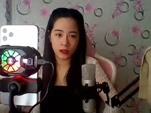 Snapshot of Nana-68 chatting on 02.25.25 Nana-68 online show from 02.25.25