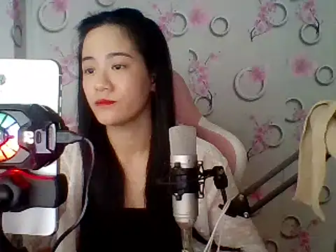Snapshot of Nana-68 chatting on 02.25.25 Nana-68 online show from 02.25.25