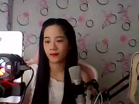 Snapshot of Nana-68 chatting on 02.25.25 Nana-68 online show from 02.25.25