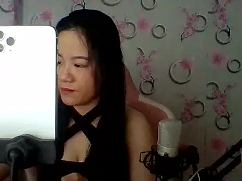 Snapshot of Nana-68 chatting on 02.28.25 Nana-68 online show from 02.28.25