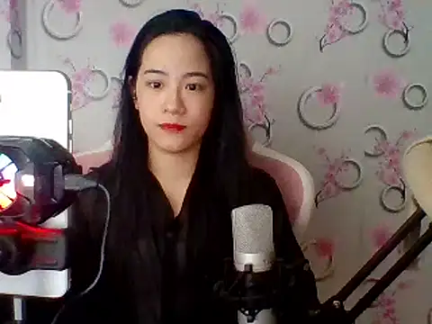 Snapshot of Nana-68 chatting on 03.10.25 Nana-68 online show from 03.10.25