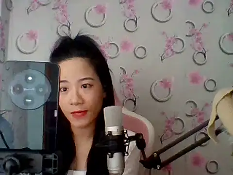 Snapshot of Nana-68 chatting on 03.17.25 Nana-68 online show from 03.17.25