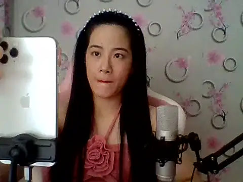 Snapshot of Nana-68 chatting on 03.23.25 Nana-68 online show from 03.23.25