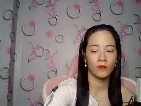 Snapshot of Nana-68 chatting on 09.17.25 Nana-68 online show from 09.17.25