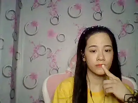 Snapshot of Nana-68 chatting on 09.30.25 Nana-68 online show from 09.30.25