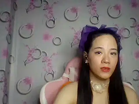 Snapshot of Nana-68 chatting on 10.16.25 Nana-68 online show from 10.16.25