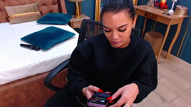Snapshot of SerenaXMendez chatting on 01.25.25 SerenaXMendez online show from 01.25.25