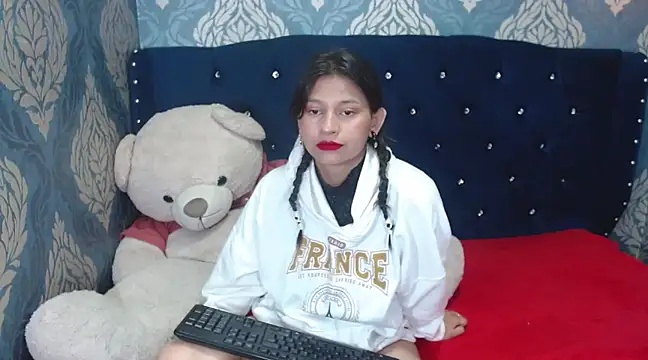 Snapshot of Lilyevansx chatting on 03.16.25 Lilyevansx online show from 03.16.25