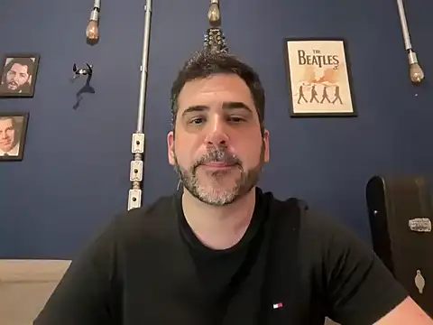 Snapshot of hotsafadinho chatting on 11.01.25 hotsafadinho online show from 11.01.25