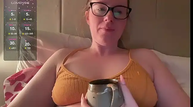 Snapshot of redheadrosie69 chatting on 02.17.25 redheadrosie69 online show from 02.17.25