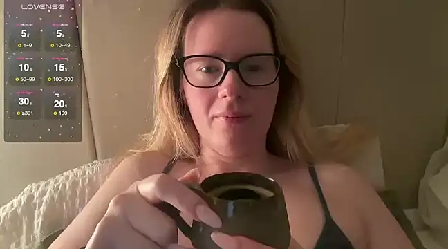 Snapshot of redheadrosie69 chatting on 02.18.25 redheadrosie69 online show from 02.18.25