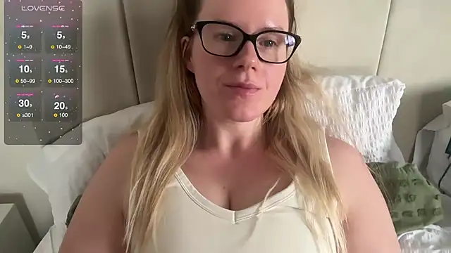 Snapshot of redheadrosie69 chatting on 02.19.25 redheadrosie69 online show from 02.19.25