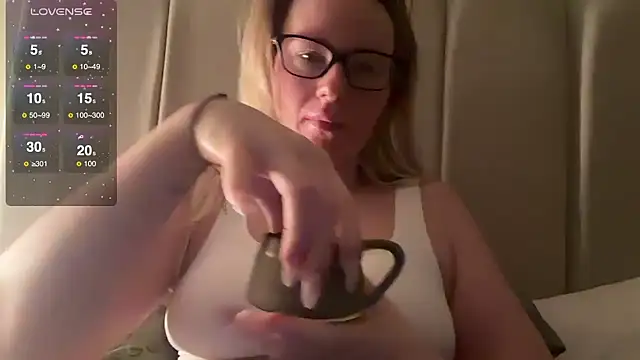 Snapshot of redheadrosie69 chatting on 02.26.25 redheadrosie69 online show from 02.26.25