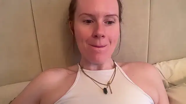 Snapshot of redheadrosie69 chatting on 10.10.25 redheadrosie69 online show from 10.10.25