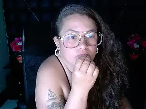 Snapshot of SaraThomso chatting on 12.29.24 SaraThomso online show from 12.29.24