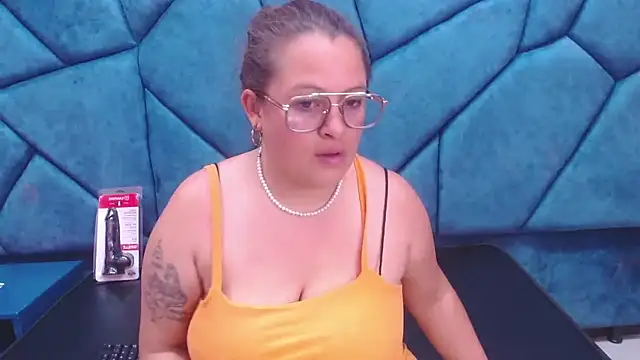 Snapshot of SaraThomso chatting on 02.26.25 SaraThomso online show from 02.26.25