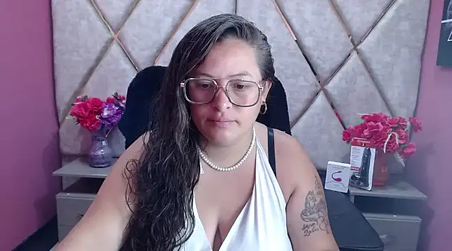 Snapshot of SaraThomso chatting on 03.13.25 SaraThomso online show from 03.13.25