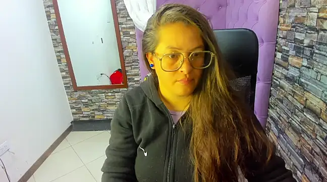 Snapshot of SaraThomso chatting on 03.20.25 SaraThomso online show from 03.20.25