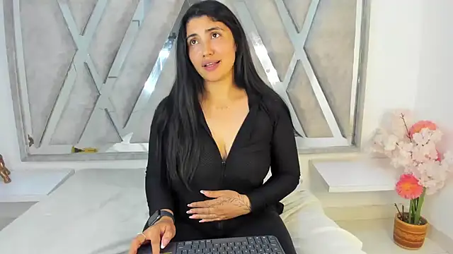 Snapshot of Danna_777_ chatting on 02.18.25 Danna 777 online show from 02.18.25